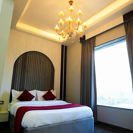 Hotel Adsan Heights Gajraula Extérieur photo