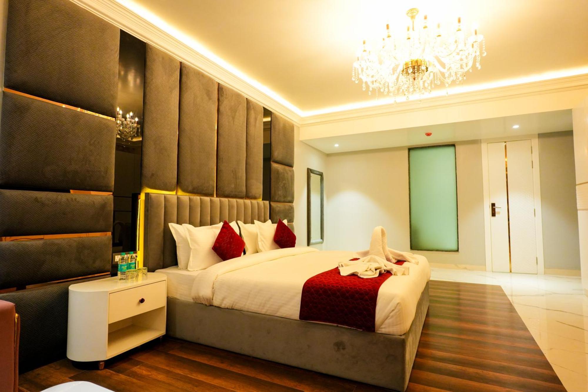 Hotel Adsan Heights Gajraula Extérieur photo