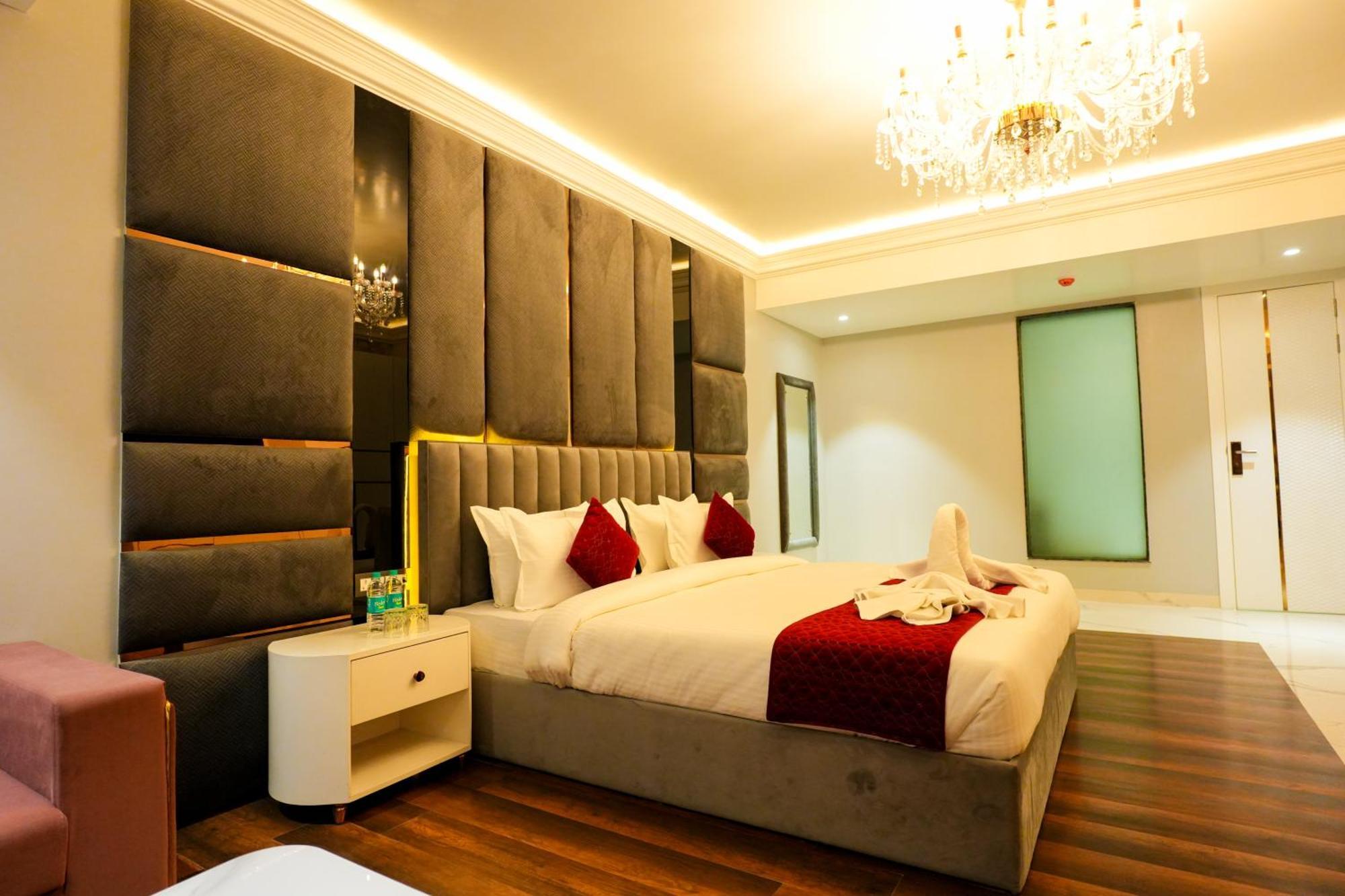 Hotel Adsan Heights Gajraula Extérieur photo