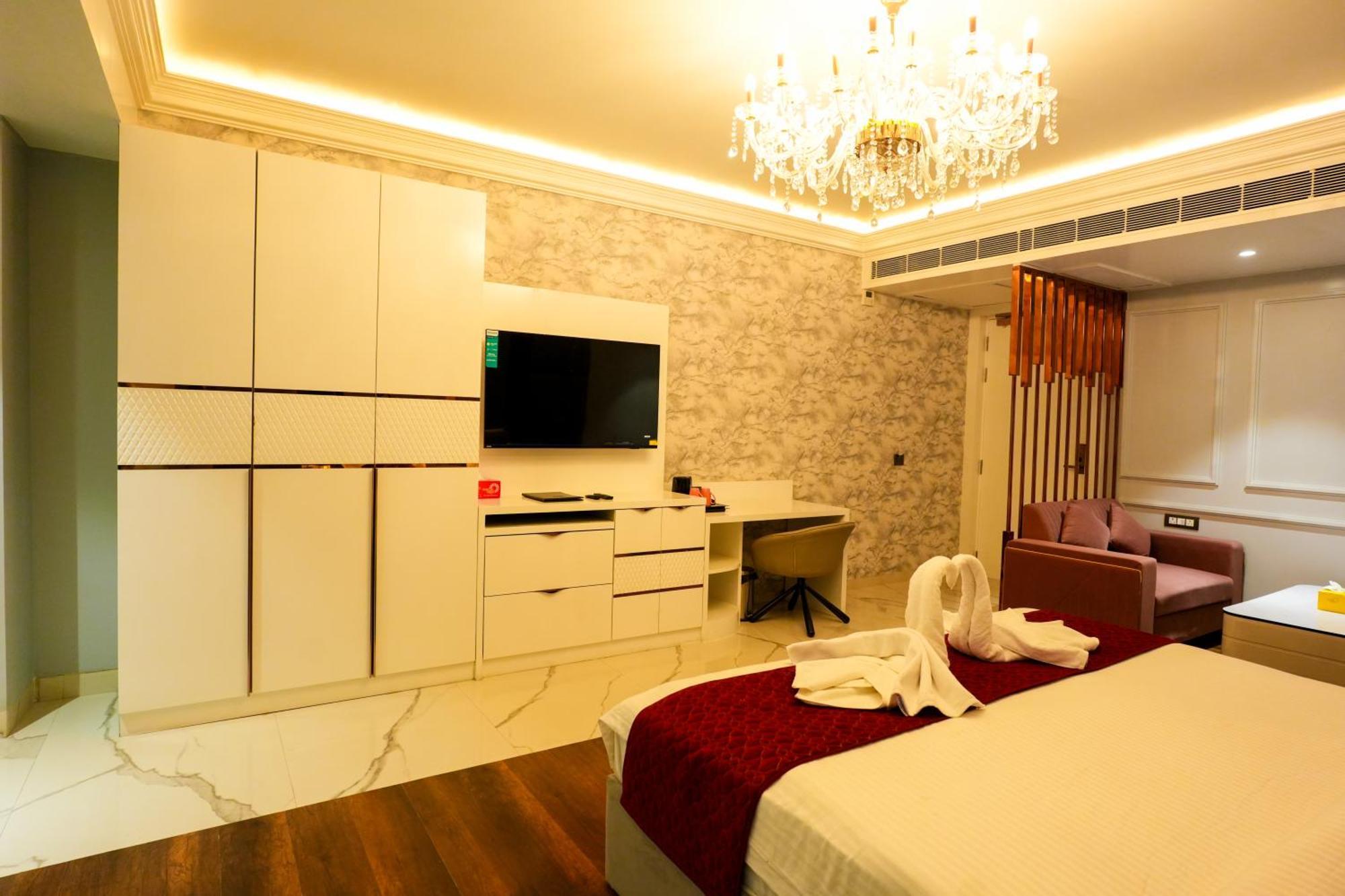 Hotel Adsan Heights Gajraula Extérieur photo
