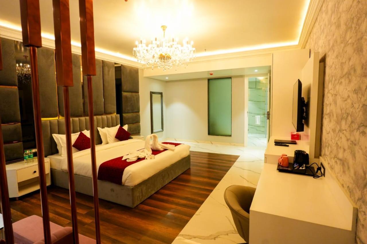Hotel Adsan Heights Gajraula Extérieur photo