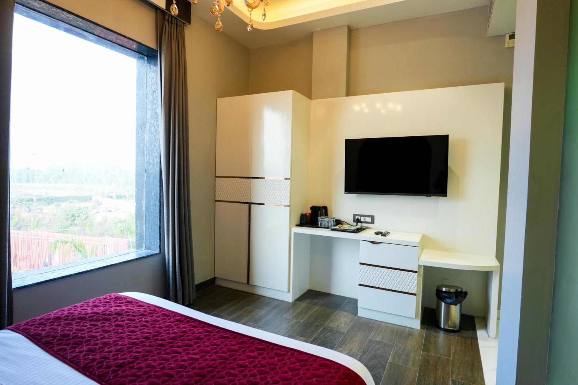 Hotel Adsan Heights Gajraula Extérieur photo