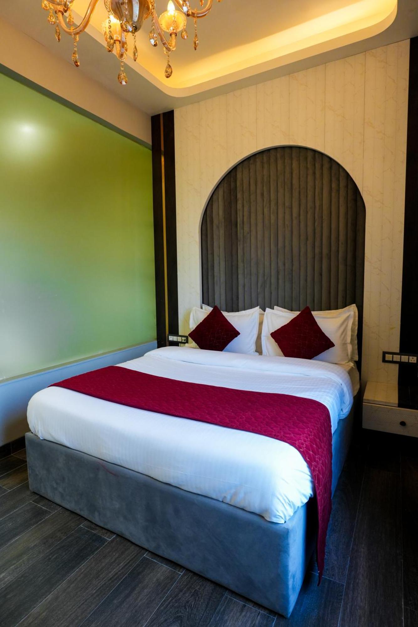 Hotel Adsan Heights Gajraula Extérieur photo
