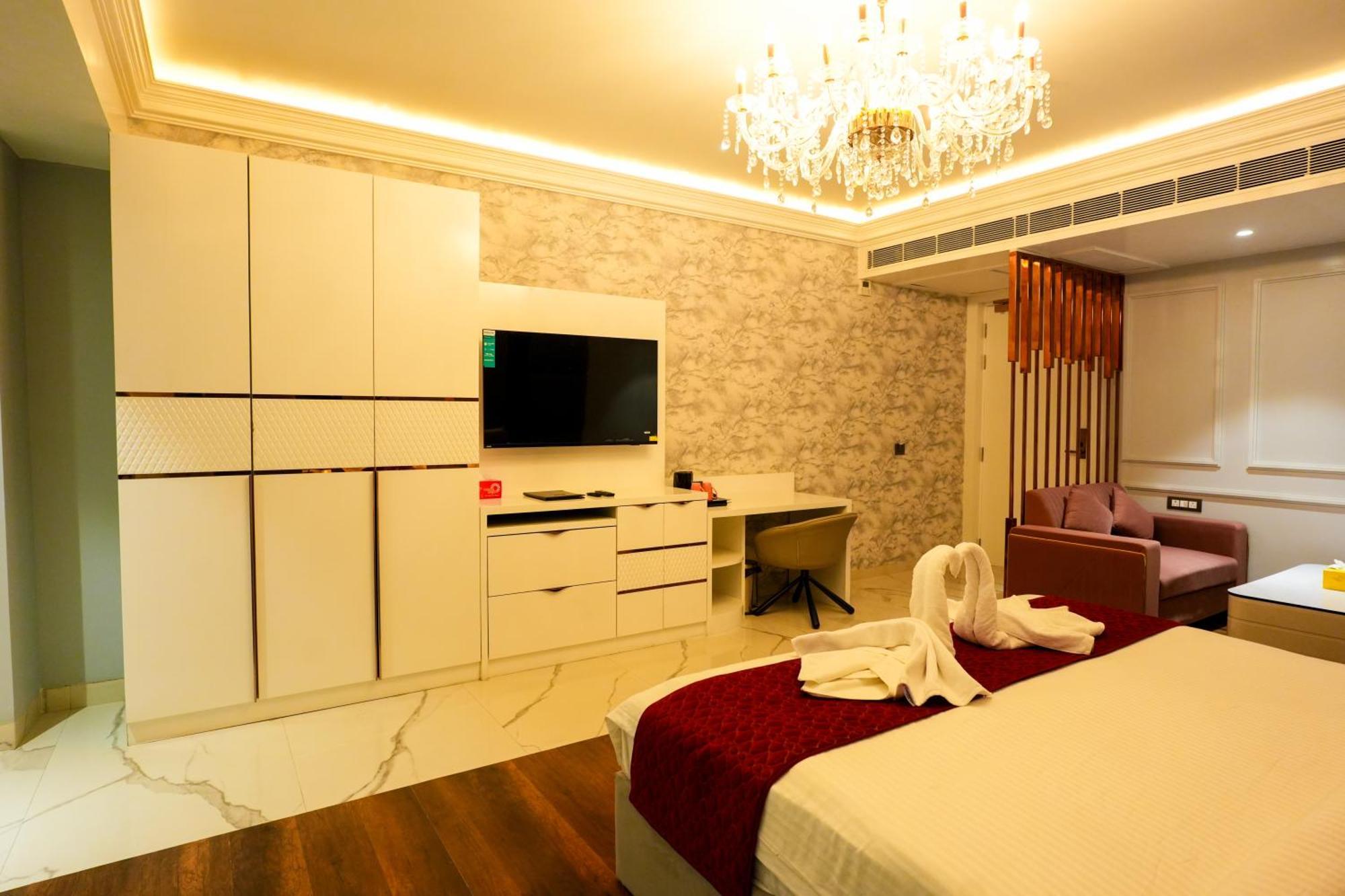 Hotel Adsan Heights Gajraula Extérieur photo