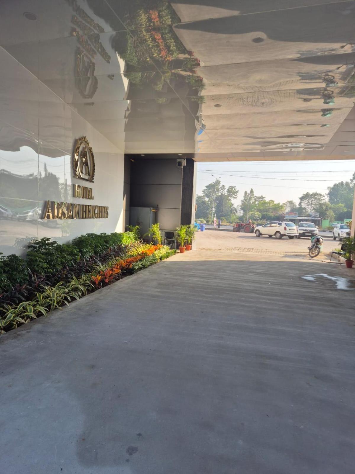 Hotel Adsan Heights Gajraula Extérieur photo