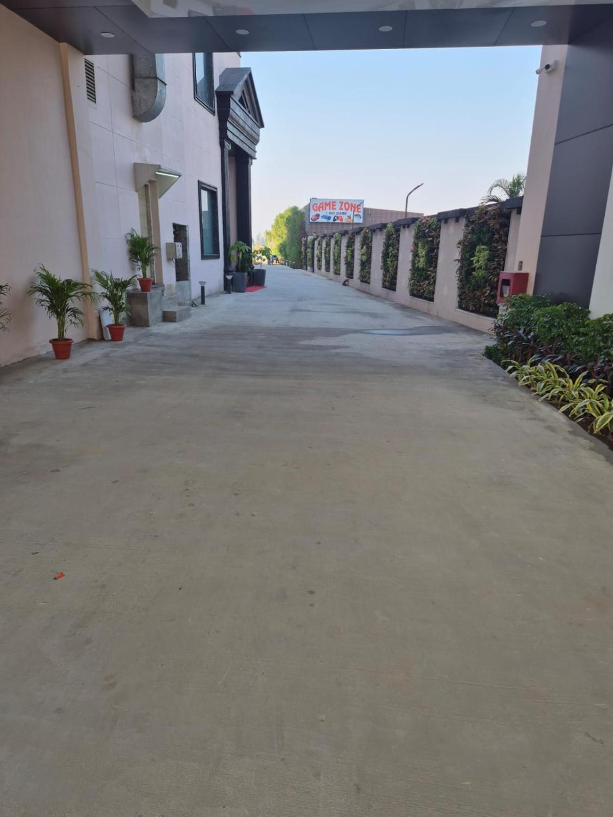 Hotel Adsan Heights Gajraula Extérieur photo