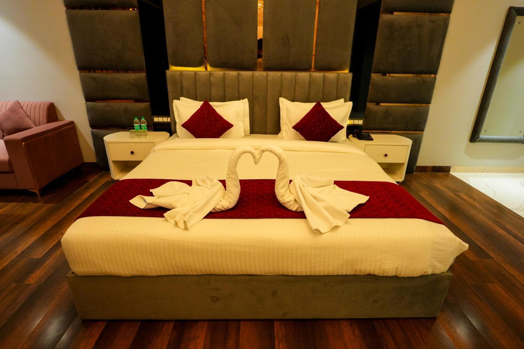 Hotel Adsan Heights Gajraula Extérieur photo